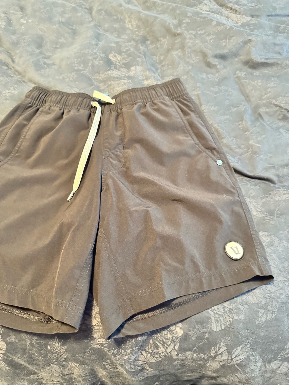 Vuori Kore Men’s Athletic Shorts in black with Cream Drawstring